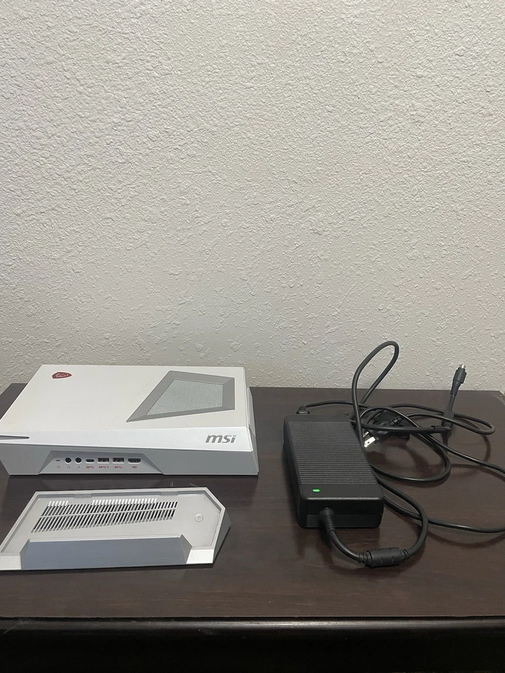 Escritorio MSI Trident 3 Arctic 8RD-002US SFF Core i7-8700 - 16 GB RAM GTX 1070 8 GB Foto 4 de 4