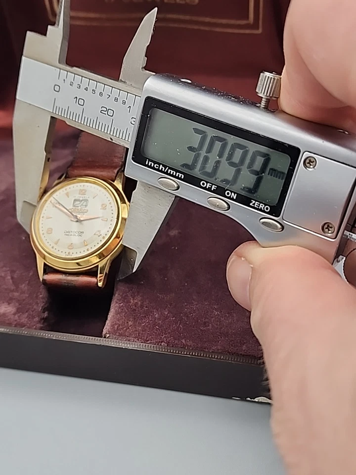 Vintage Watch CORNAVIN GENEVE DATOCOR Pmechanical watch working 31mm - Image 3 of 4