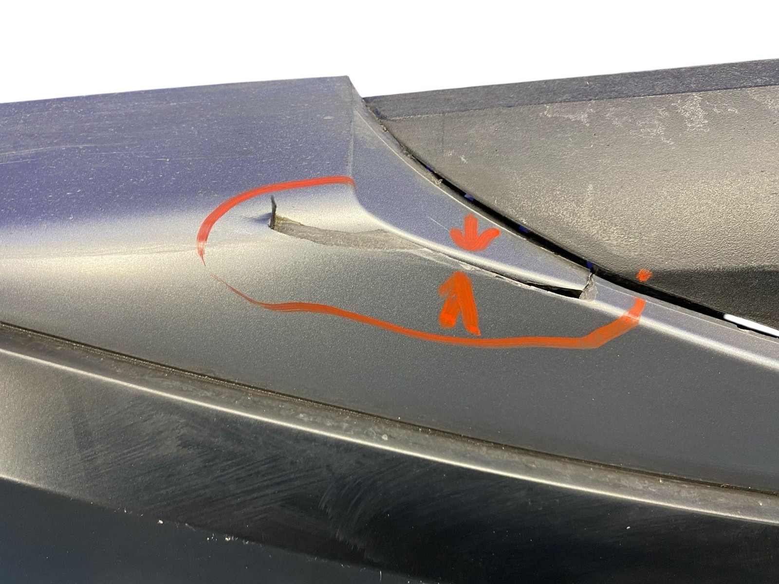 2014-2020 BMW I8 RIGHT SIDE SKIRT ROCKER PANEL MOULDING (U91) *TEAR* OEM