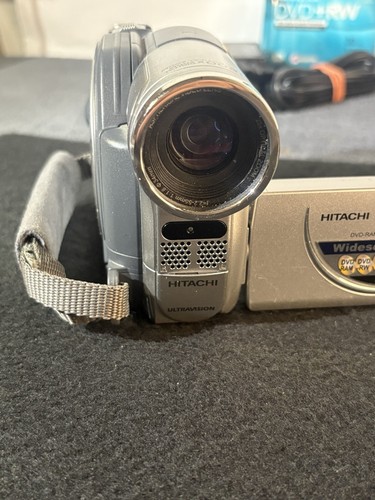 Hitachi DZ-BX35A DVD Camcorder Cinema + Extras TESTED AND WORKS - Picture 10 of 12