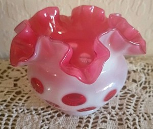 Fenton Cranberry Coin Dot Art glass vase vintage (EX)