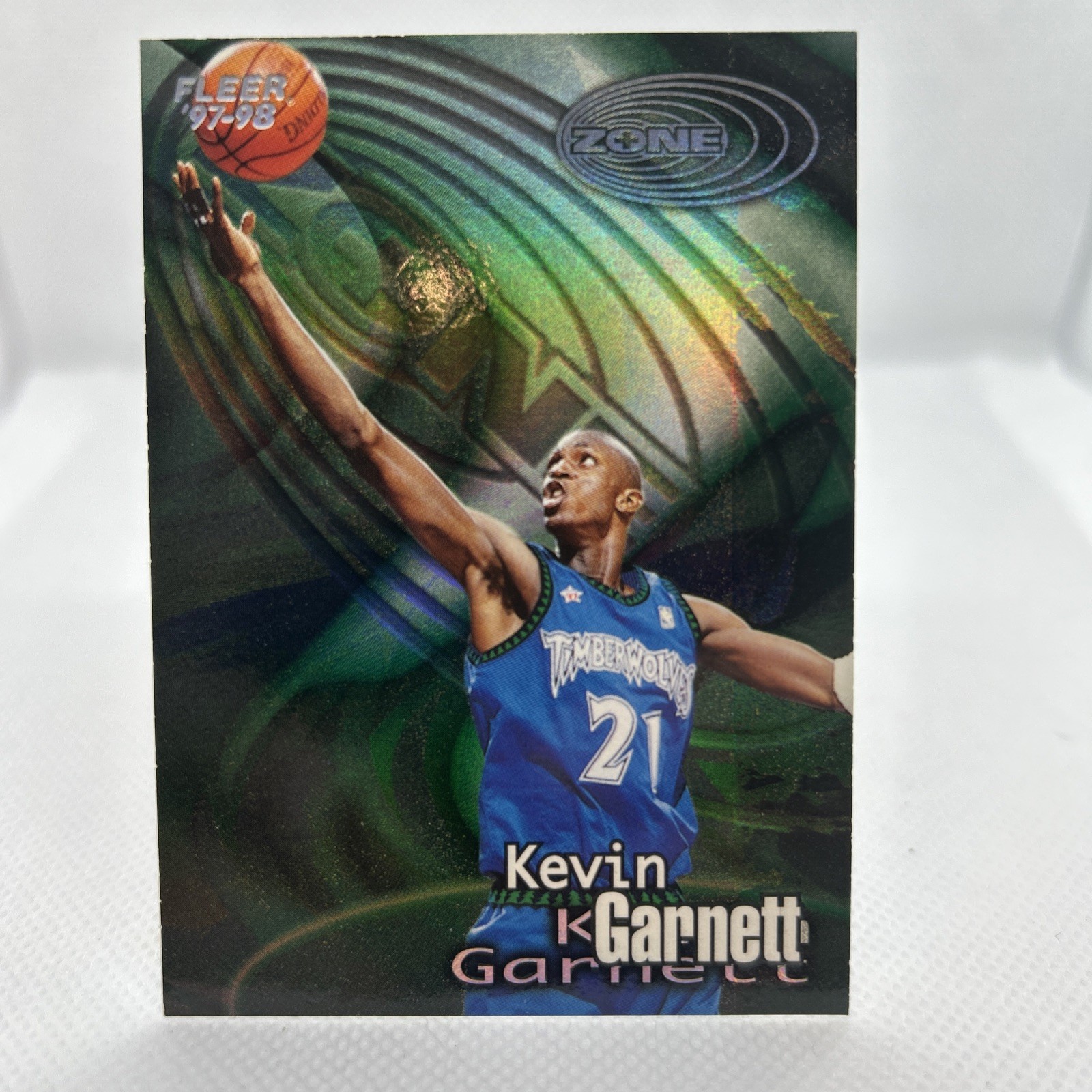 1997-98 Fleer Basketball Zone Insert Card Kevin Garnett #5 Z HOF