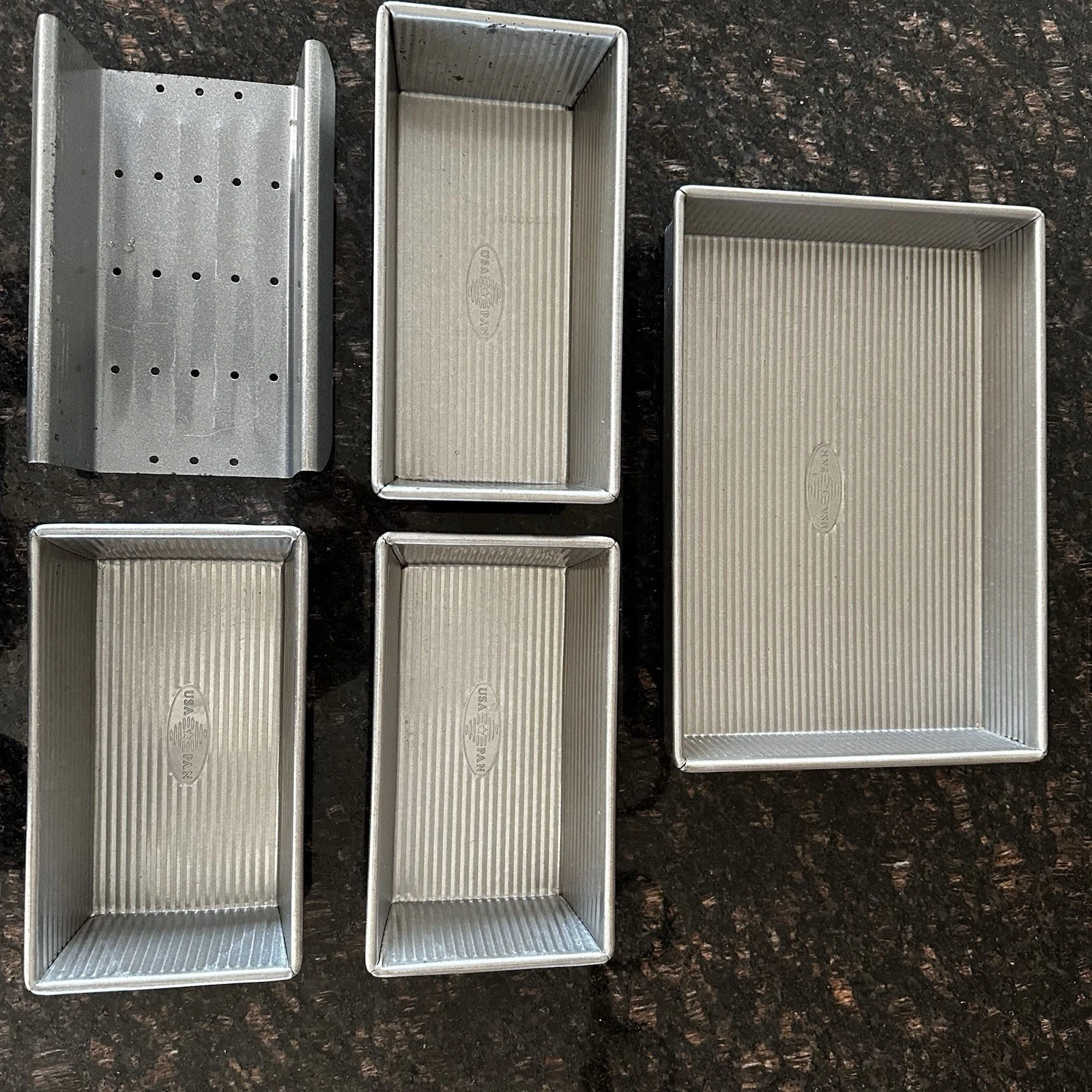 5 Pc USA Pan Bakeware Nonstick Loaf Meatloaf Cake Bread Baking Pan Heavy Duty
Opens in a new window