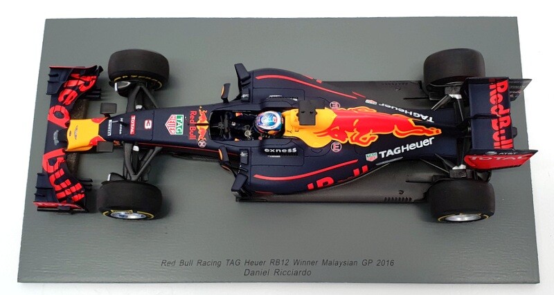 Red Bull Racing RB12 1:18 スケール Minichamps Red Bull Racing Tag-Heuer RB12 #26 1:18 117160026
