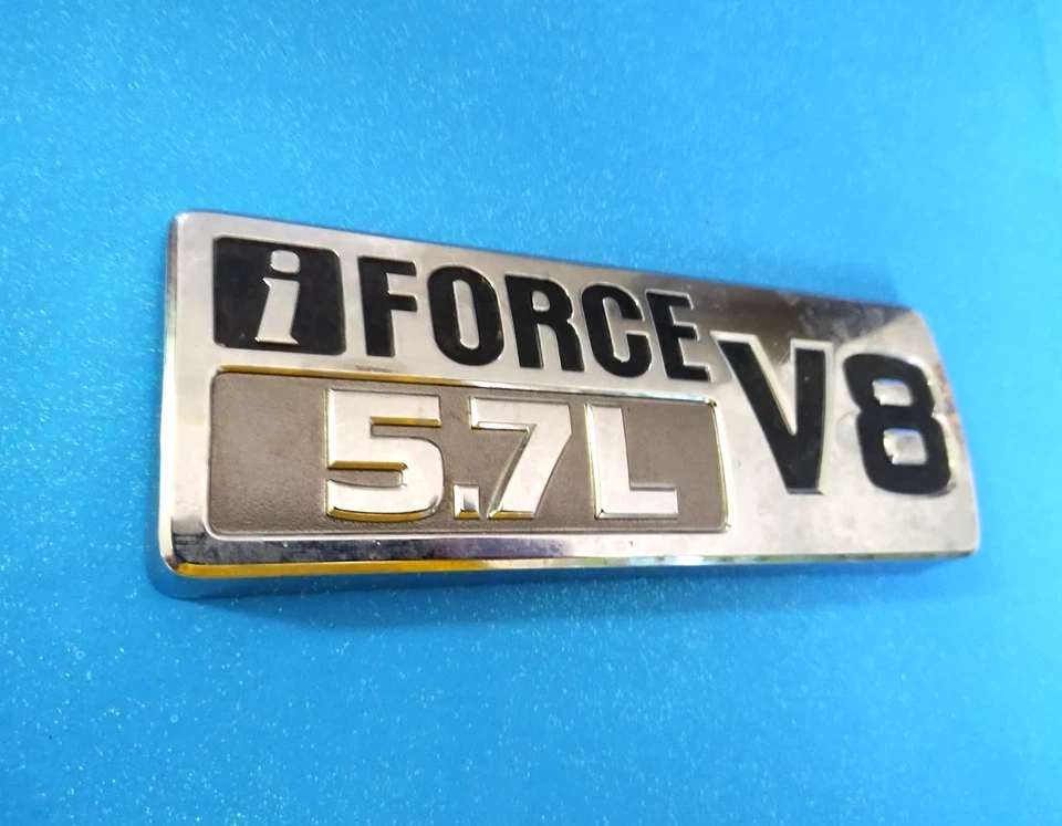 Toyota Tundra iforce 5.7L V8, cromo negro y emblema carbón Foto 2 de 4