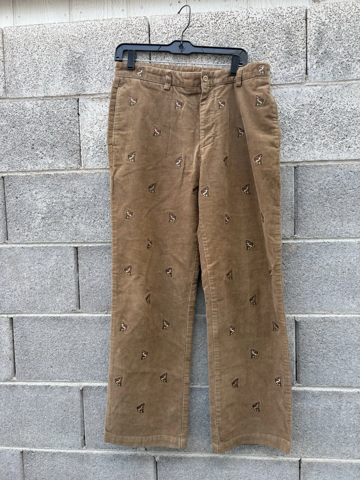 Vineyard Vines Brown Corduroy Pants AOP Embroidered Fish Men’s Size 32x30 Trout*