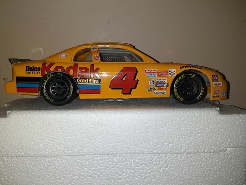 Revell Collection #4 Sterling Marlin 1996 Monte Carlo - Picture 2 of 4