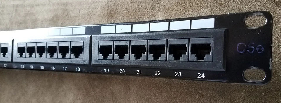 19" 1u Rack Mount 24 Port RJ-45 Ethernet Cat5e Patch Panel E157358 P24T-K11 - Image 3 of 4