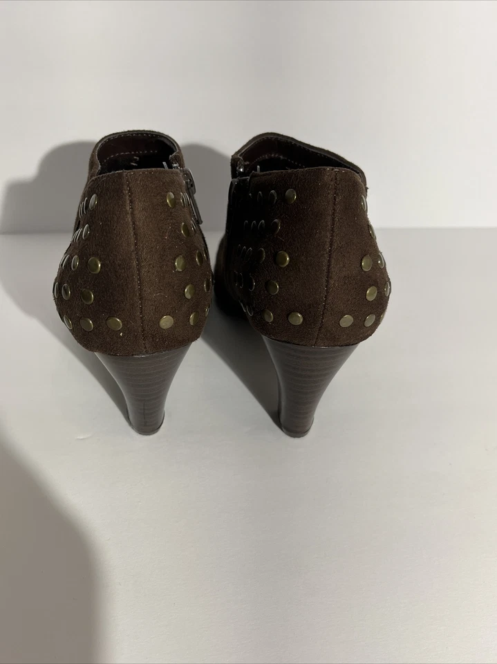 Zapatos Laura Ashley Mujer 6.5 Marrón Lafindon Tachonado Imitación Gamuza Tacón Botines Foto 4 de 4