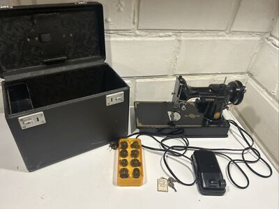 Vintage 1952 SINGER 221 SEWING MACHINE VGC Works w/ CASE AL179311 See Pics!!!!
