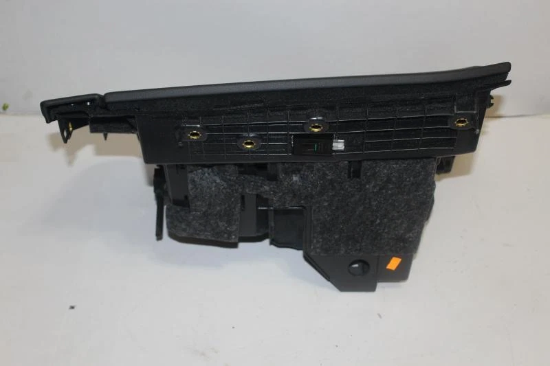 Glove Box AUDI Q7 17 - Изображение 2 из 3