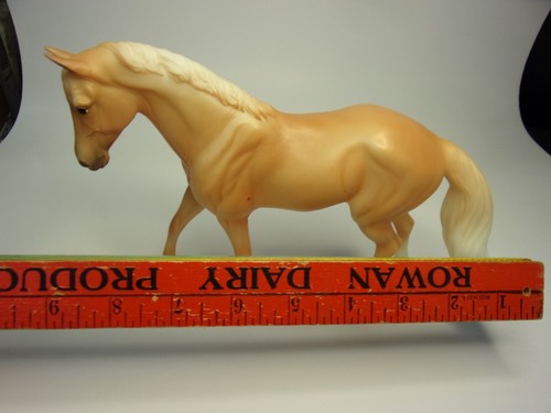 VINTAGE BREYER REEVES CAMMINANDO COLORE BIONDO CAVALLO STATUINA GIOCATTOLO 6'X9" CON USURA LT - Foto 13 di 13