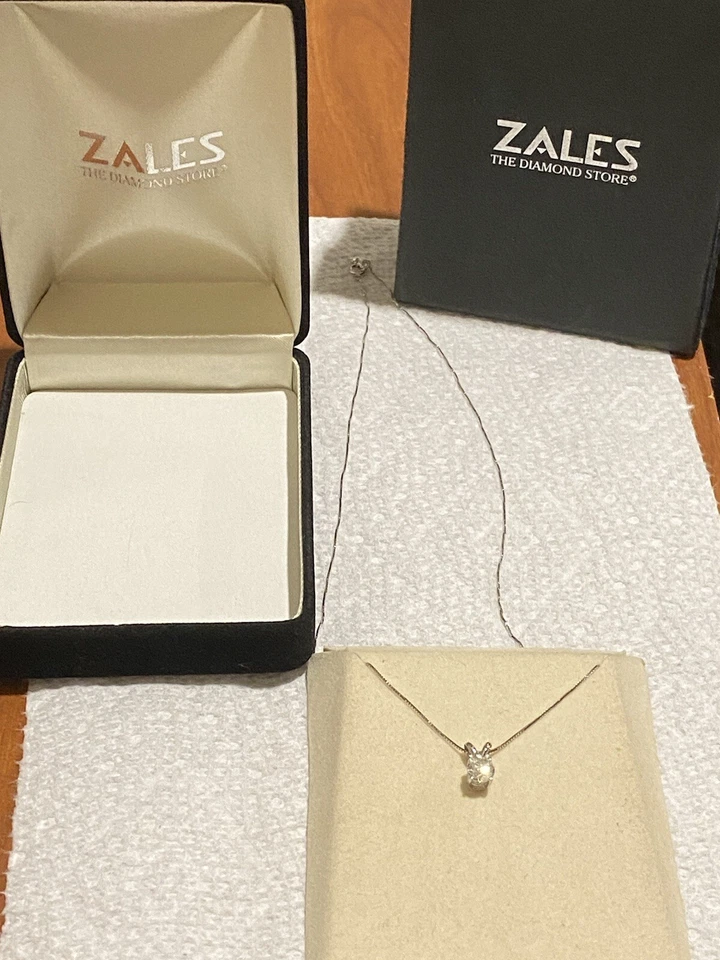 Clásico 1/2 quilate TW. Collar colgante de diamantes naturales de oro blanco de 14 quilates - 18 pulgadas Foto 4 de 4