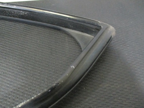 2003 Cadillac CTS Left Driver Front Door Window Glass Run Channel Seal - Picture 5 of 11