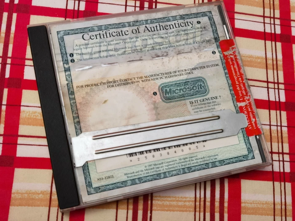 CD VINTAGE Microsoft Works per Windows 95  (Versione 4.0 ITA) con seriale - Immagine 2 di 2