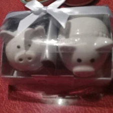 Pigs wedding day salt and pepper shakers