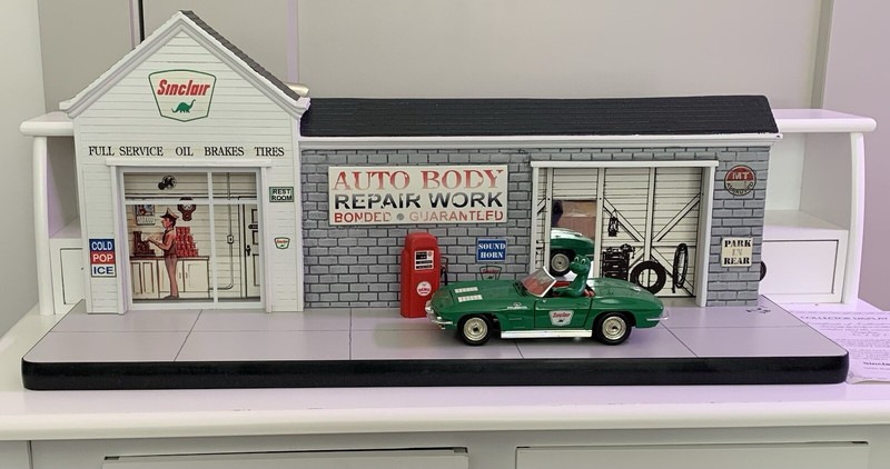 Sinclair 1963  Spec-Cast Corvette Bank W/Dino Vee's  Display Each Samples 1 of 1