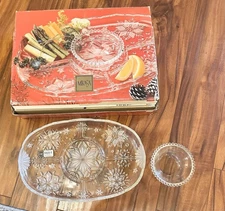 Mikasa Snowflake Chip And Dip Set (SA 959/960) In Original Box. Never Used.