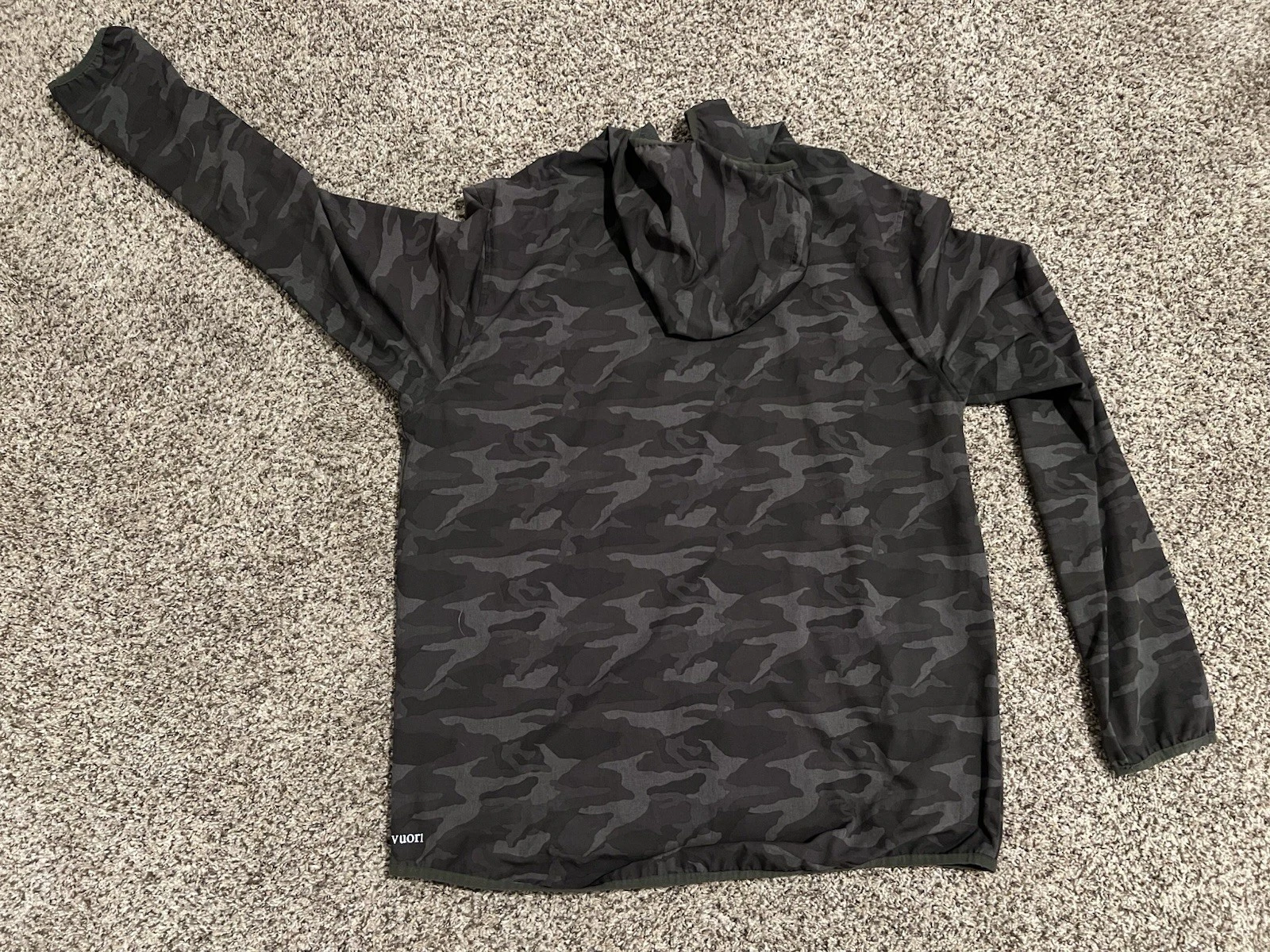 Vuori Men's Black/Gray Camo Full Zip Hooded Jacket Windbreaker Size L image 2