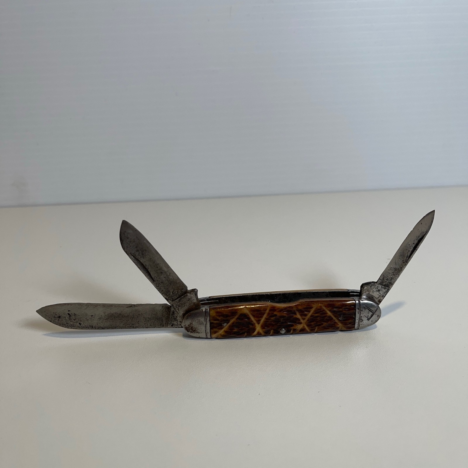 True Vintage Camillus Folding Pocket Knife Jigged Bone Scout Utility NY USA 50s