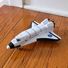 NASA Space Shuttle Endeavour Pre-Built Plastic Model w/ Wheels M17648 8" x 6"