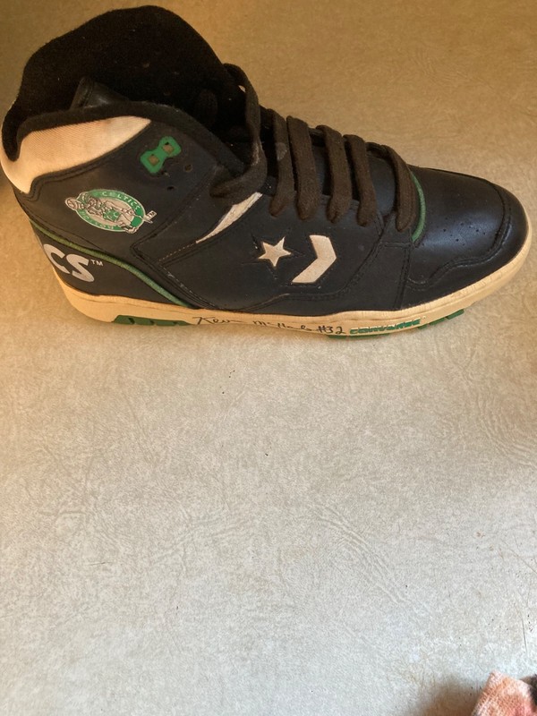 KEVIN McHALE SIGNED CELTICS CONVERSE SHOE