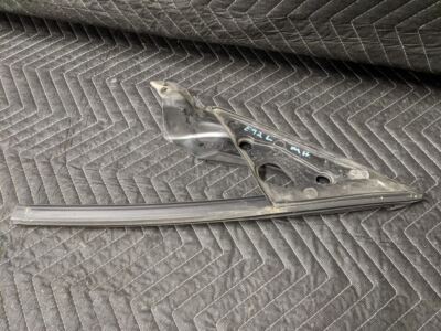 BMW E92/E93 3-Series Coupe Convertible Window Guide Front Left 