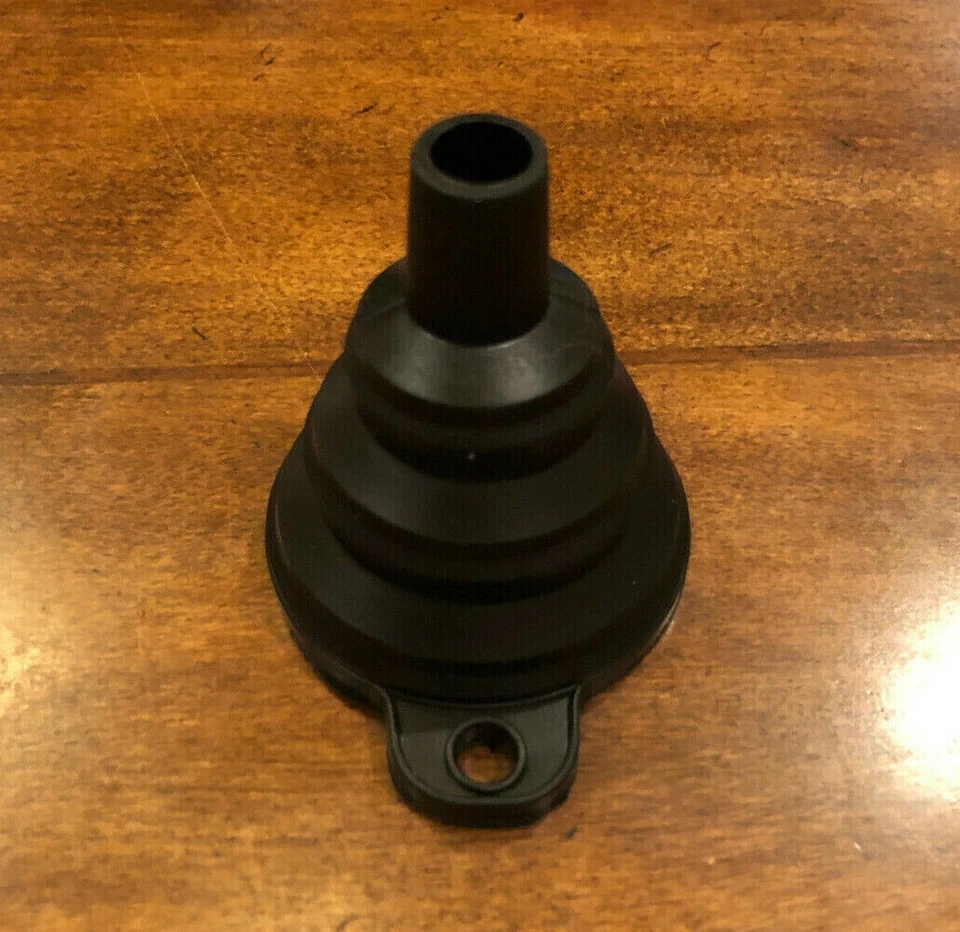 Juego de 3 piezas Embudo Plegable Negro Goma Silicona Plegable Agua Líquido Transferencia Foto 4 de 4