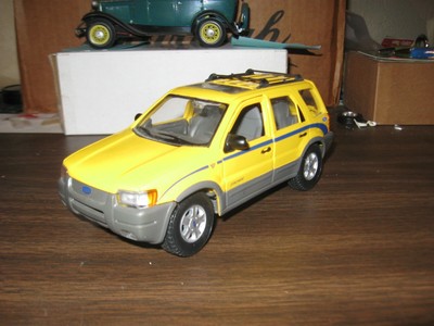 maisto ford escape