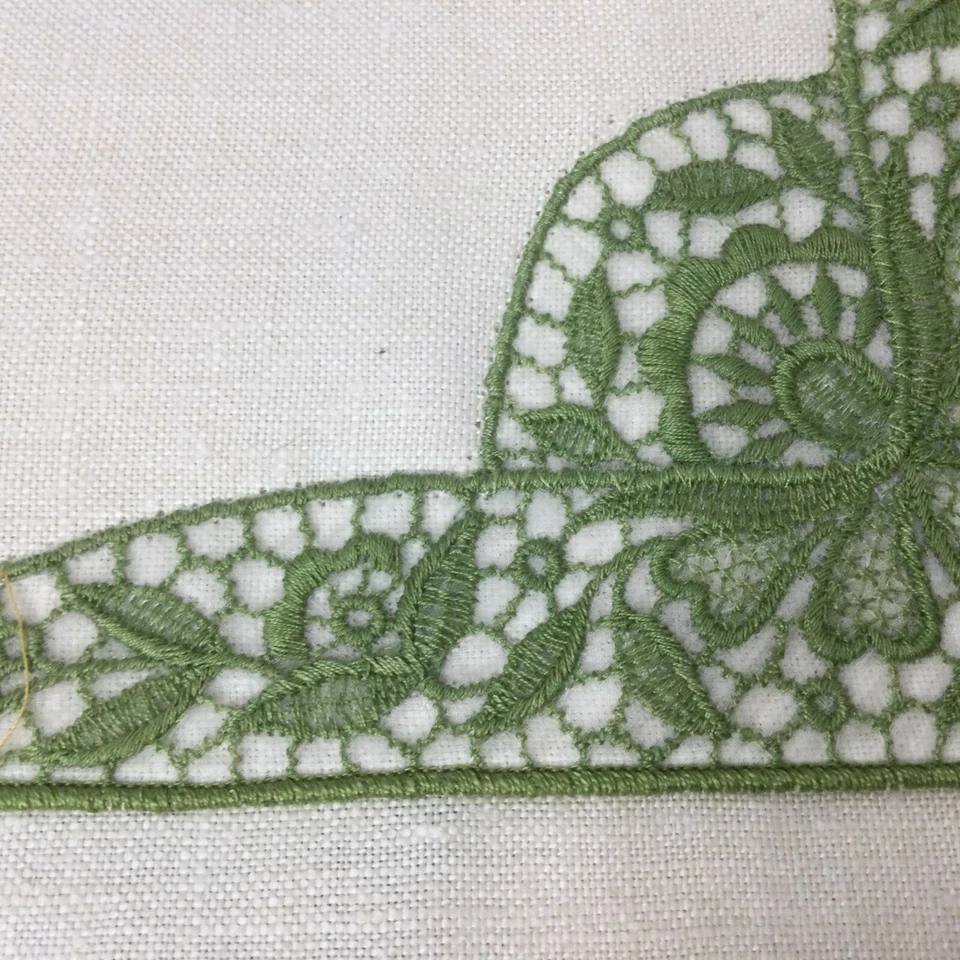 Kemp & Beatle Luncheon Tablecloth 52" x 52"  Napkins Linen Ivory Green Lace - Image 4 of 4