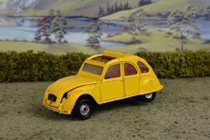 citroen 2cv yellow