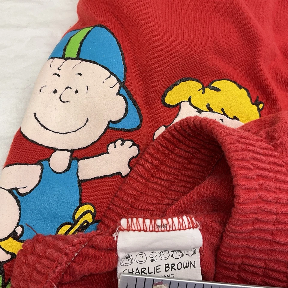 Conjunto de camisa y pantalones de patinaje vintage Charlie Brown & Gang Rock 'N Roll para niños Foto 4 de 4