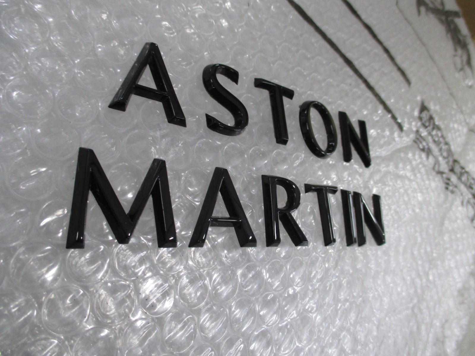ASTON MARTIN OEM DB12 EMBLEMS G2U