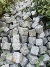 Granit-Pflastersteine ca. 8 qm zu verkaufen 	Maße: Ca. 9 x 10 cm / Gebraucht