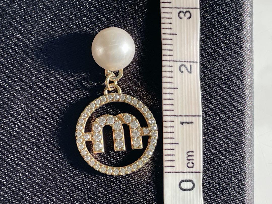 MIUMIU ロゴ パール ピアス 5J0647 箱 ギャランティー付 MIUMIU Logo Pearl Earrings 5J0647 Box with Guarantee | eBay