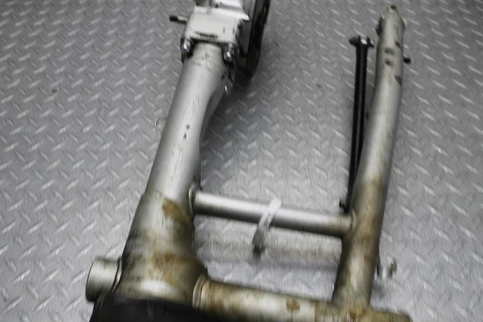 Yamaha VMAX 1200 VMX1200 1986 basculante trasero brazo de suspensión Foto 3 de 4