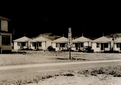 1951 Vertmont Hotel ET Cabines Mont St Pieere P Q RPPC HV Henderson NB Postcard