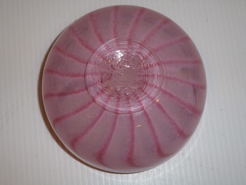 Lovely Art Glass Bowl, Pink Swirl Designs - Picture 5 of 5