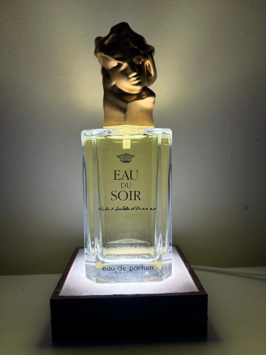 Lámpara de Mesa Retroiluminada con Frasco de Perfume de Colección (ficticio)