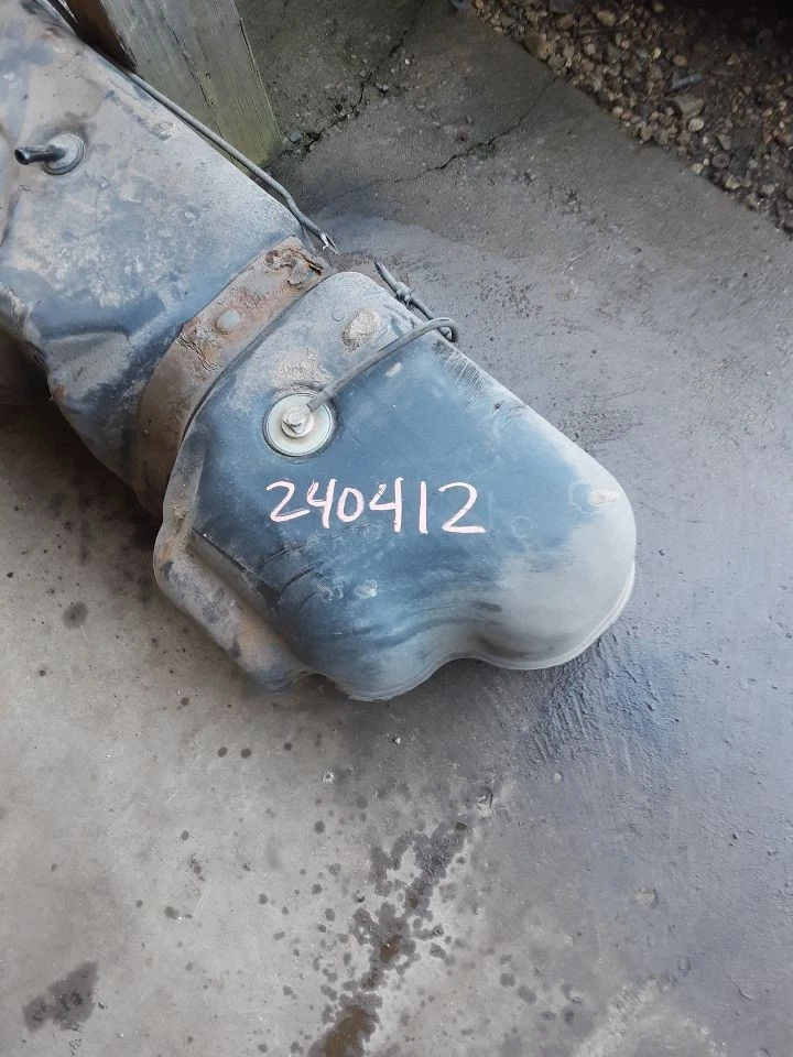 (LOCAL PICKUP ONLY) Fuel Tank Cutaway 33 Gallon Fits 03 EXPRESS 3500 VAN 1595091 Foto 3 de 4