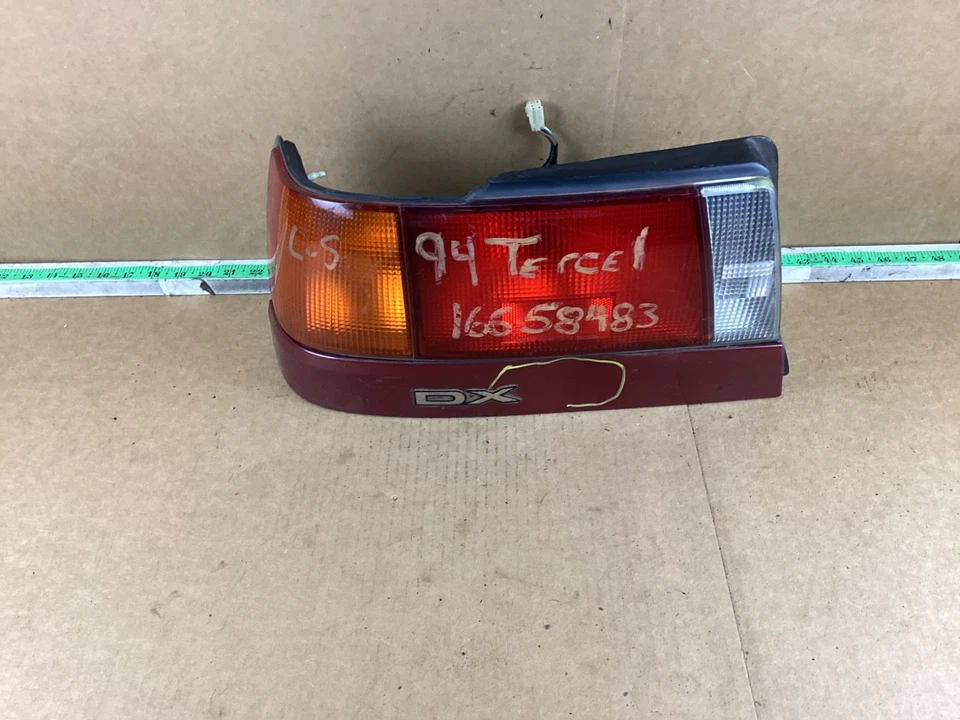 Conjunto de luz trasera izquierda del lado del conductor Toyota Tercel 1991-1994 Foto 4 de 4