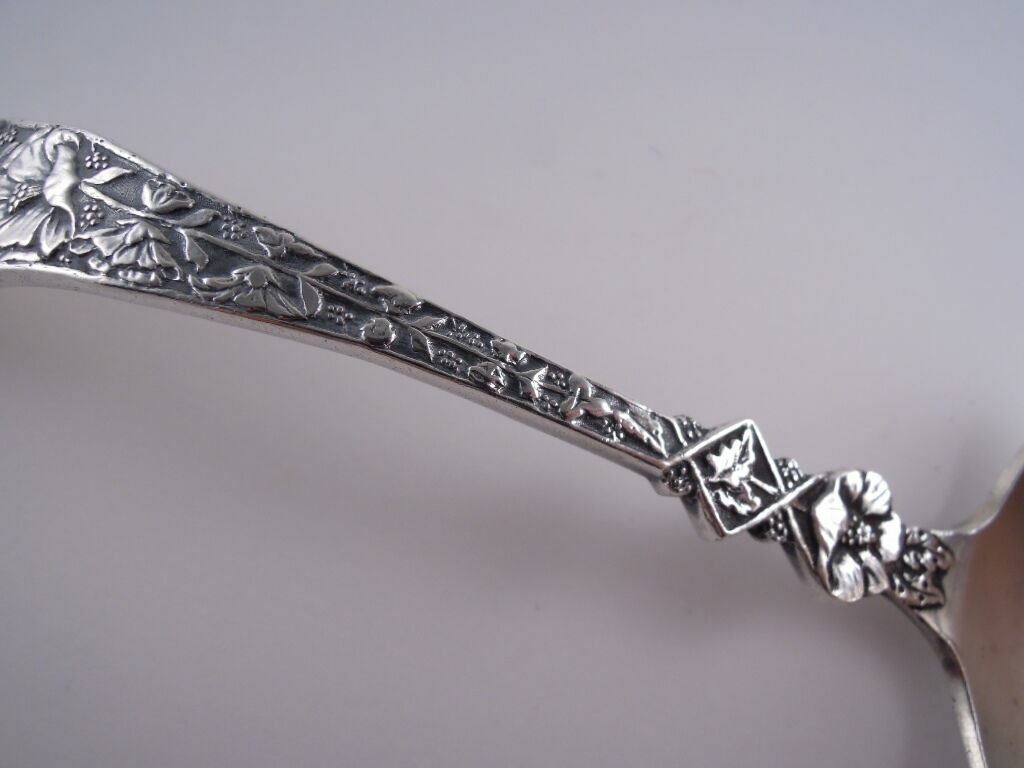 DURGIN BOUQUET STERLING SILVER GRAVY LADLE RARE BEAUTIFUL FLORAL EMMA