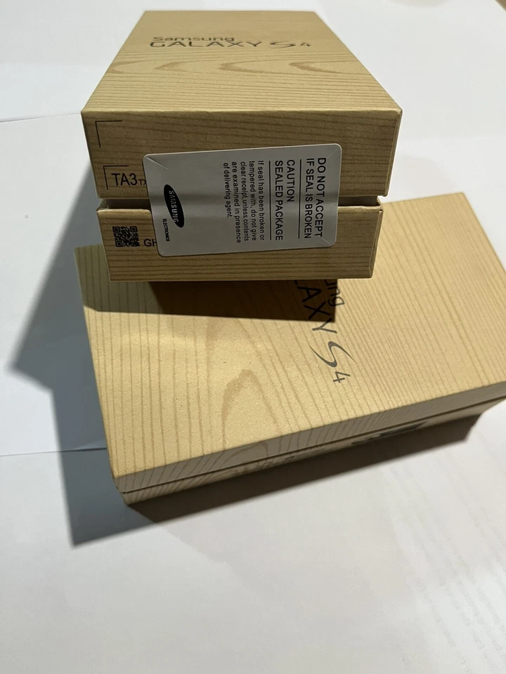 Ex-Display 3G 16GB SAMSUNG GALAXY S4 GT-I9500 ANDROID SINGLE SIM UNLOCKED PHONE - Image 2 of 4