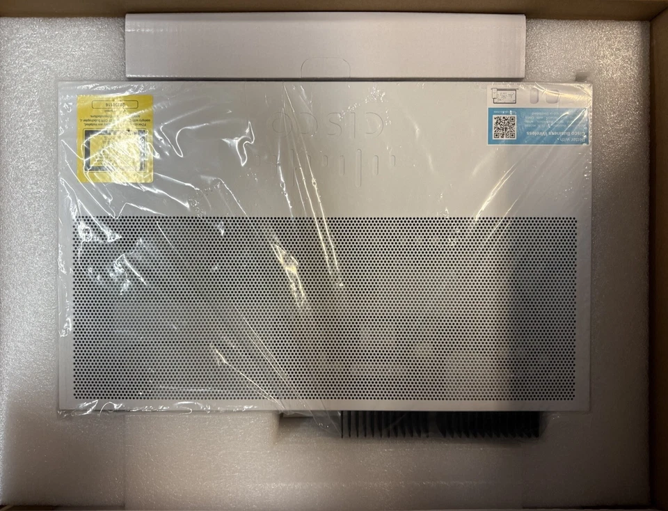 New Cisco 350 Series 24 Port Gigabit PoE Managed Switch CBS350-24FP-4G - Image 4 of 4