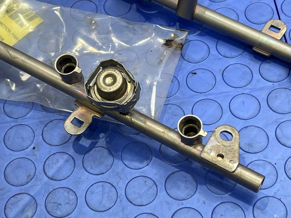 Trilho de combustível 14-17 Infiniti QX50 3,7L com injetores - 6 originais do fabricante 16600EY00A - Imagem 4 de 4