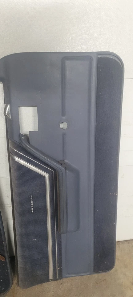 1980 1984? Bonitos paneles de puerta Oldsmobile Omega cupé de dos puertas Foto 3 de 4