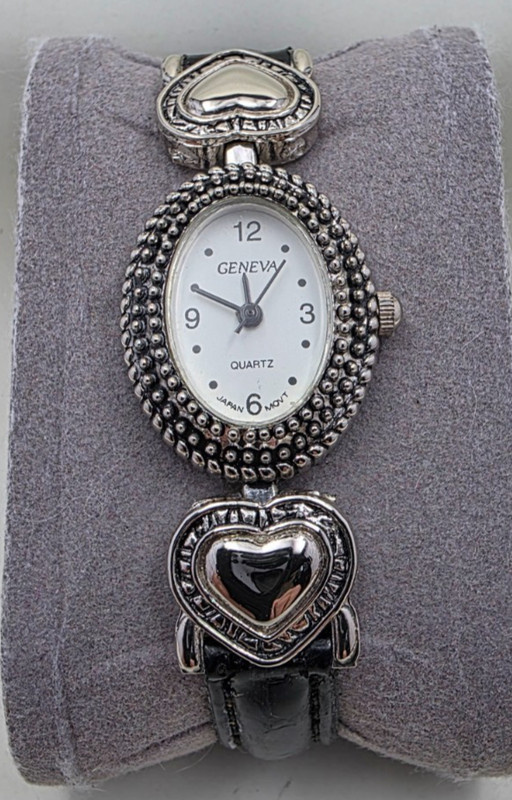 Vintage Geneva Women's Quartz Watch Heart Lugs Silver Tone Black Leather RUNS Ne