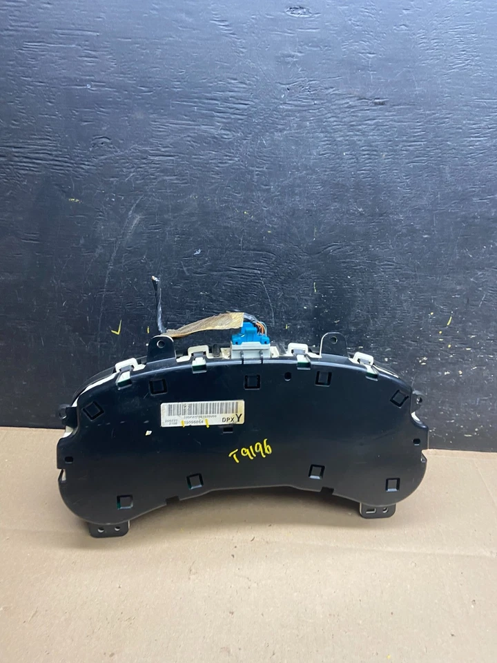 2002 to 2004 GMC Envoy Speedometer Cluster Gauge Oem T9196 DG - Image 4 of 4