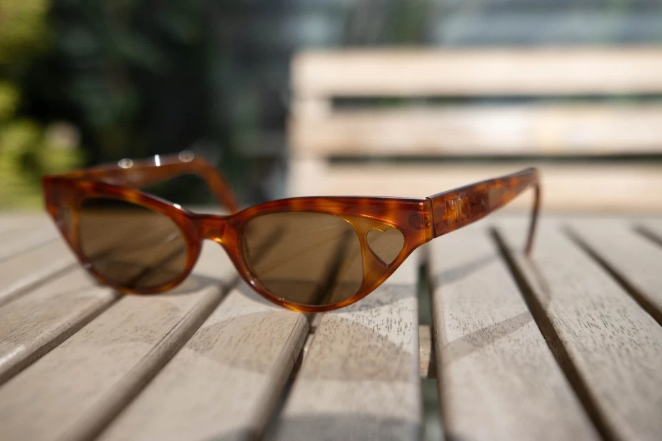 Gafas de sol Moschino by Persol" principios de 2000, pieza de colaboración única Foto 2 de 4