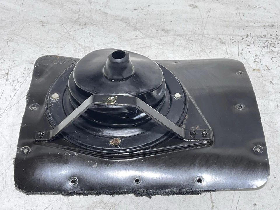 Jeep TJ Wrangler 97-02 Manual 5 velocidades Palanca de cambios Túnel Cubierta Placa y Bota de cambio interior Foto 3 de 4